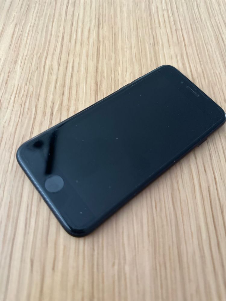 Iphone 7 - 32GB - preto