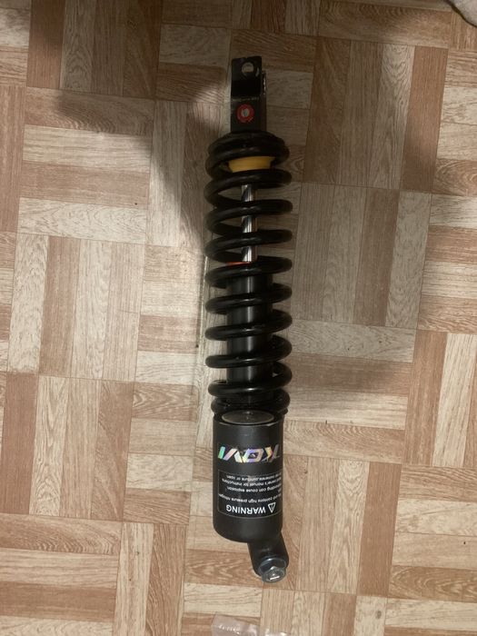 Продам аморт на кові адванс 250