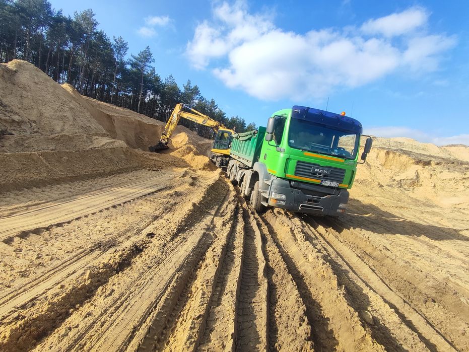 Uslugi transport niskopodwoziem wywrotka patelnia