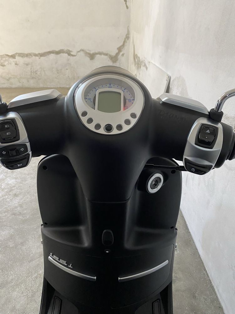 Vendo Peugeot django  ano 2021 ,125cc com ABS completamente nova.