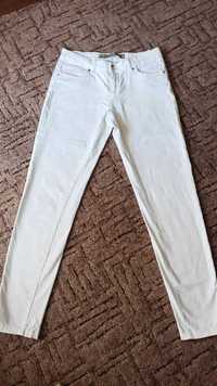 Białe spodnie denim jeansy rurki