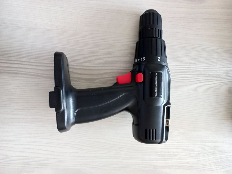 Дриль акумуляторний (Шуруповерт)