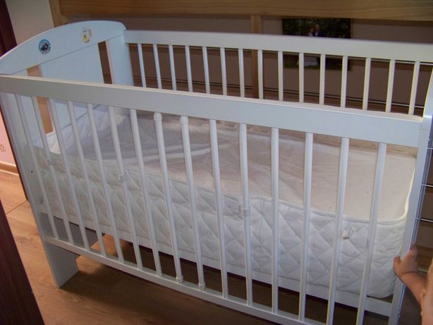 Łóżeczko niemowlęce 120x60 białe.