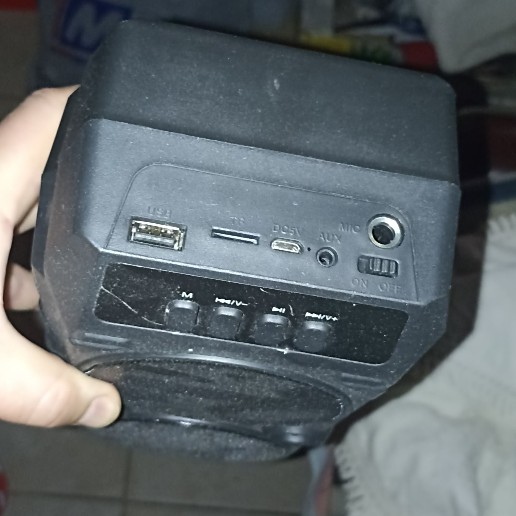 Coluna Bluetooth com entrada SD e USB bem funcional