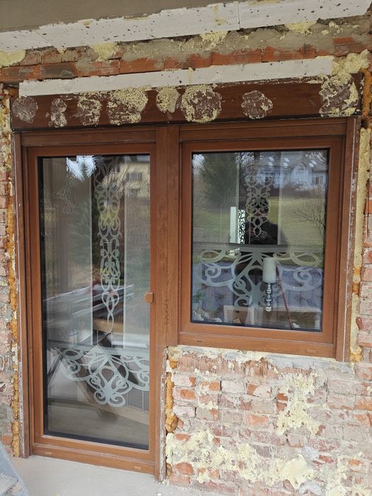 Drzwi balkonowe tarasowe z oknem i roletą nadokienną