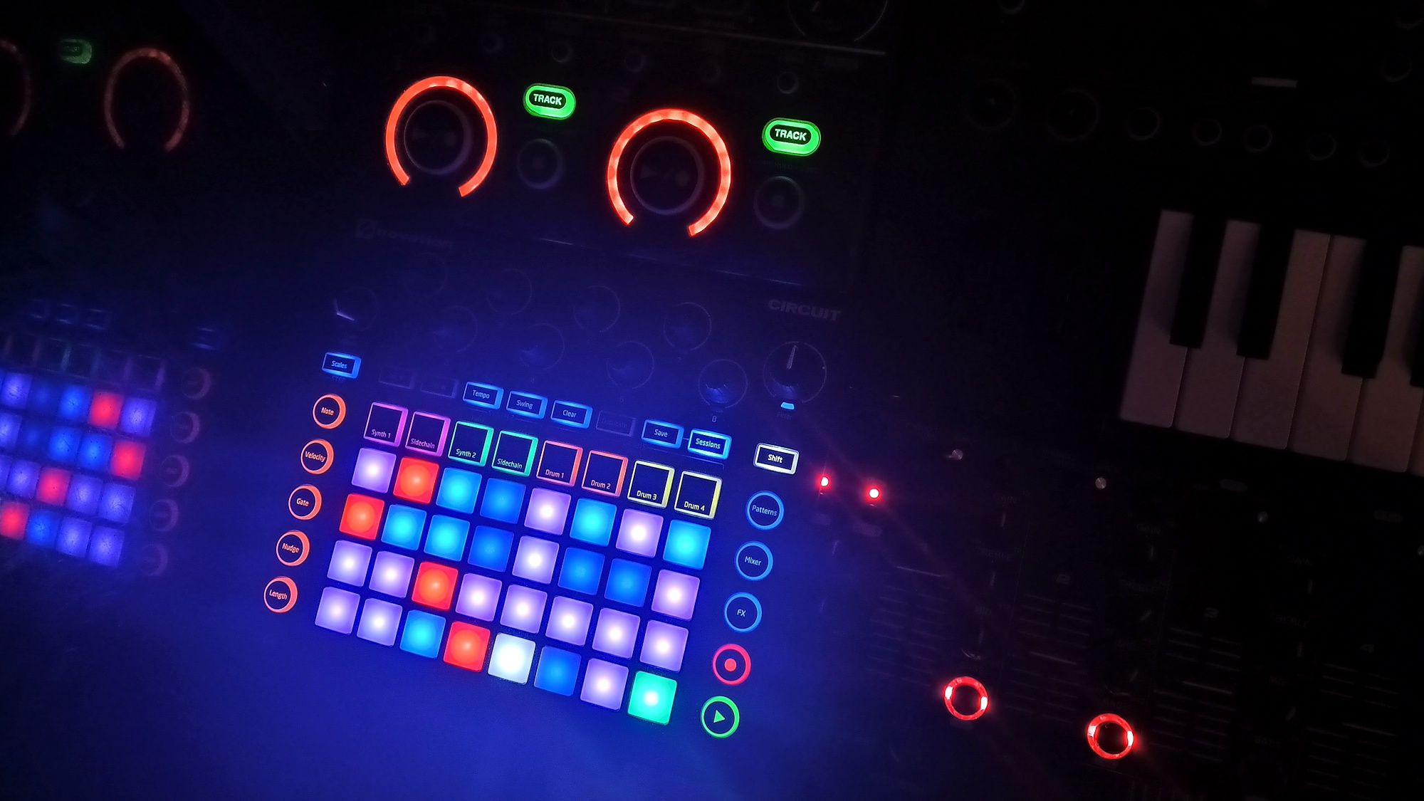 Novation Circuit - groovebox, synth, повний комплект