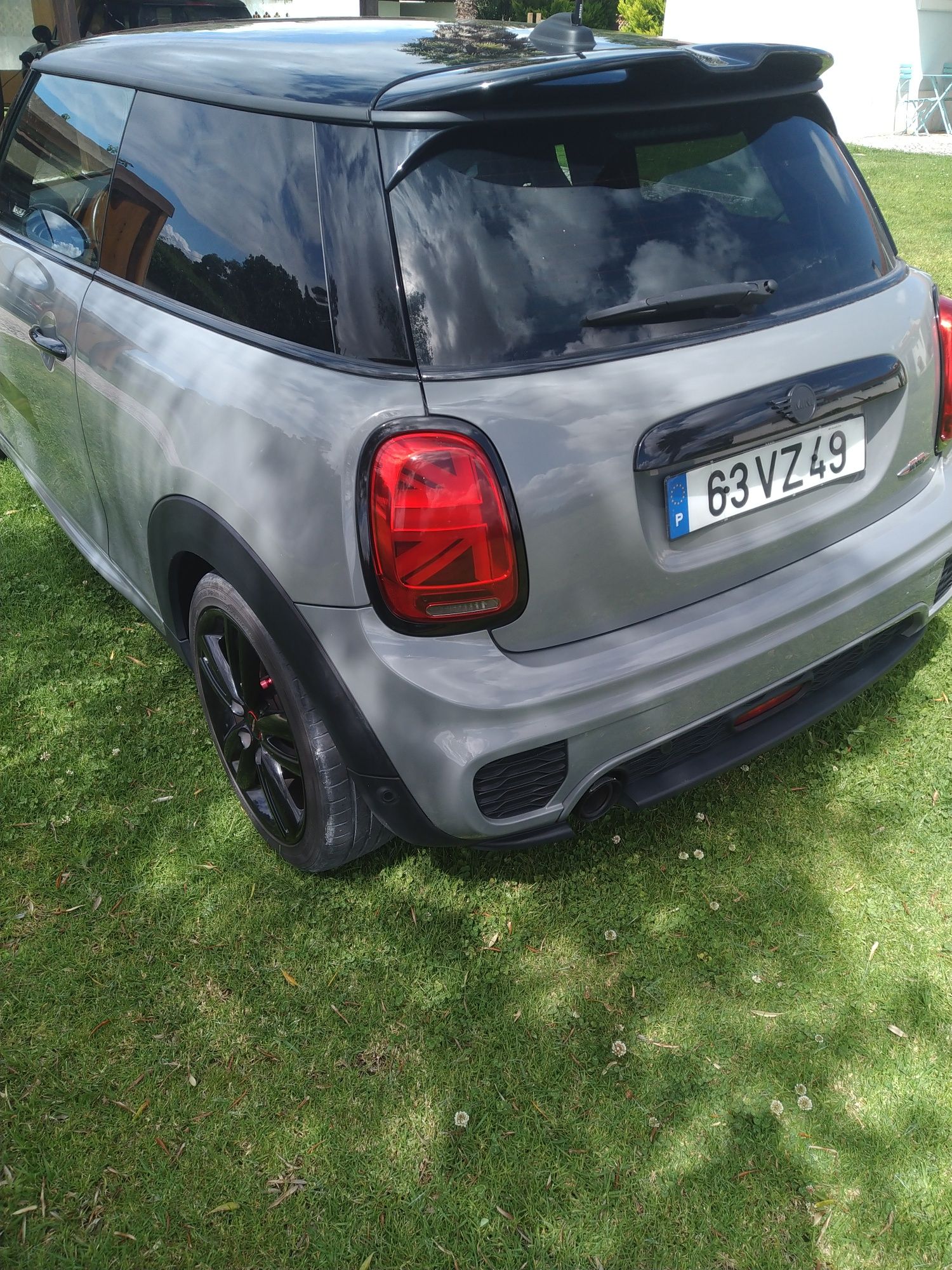 Mini Cooper D com kit JCW automático