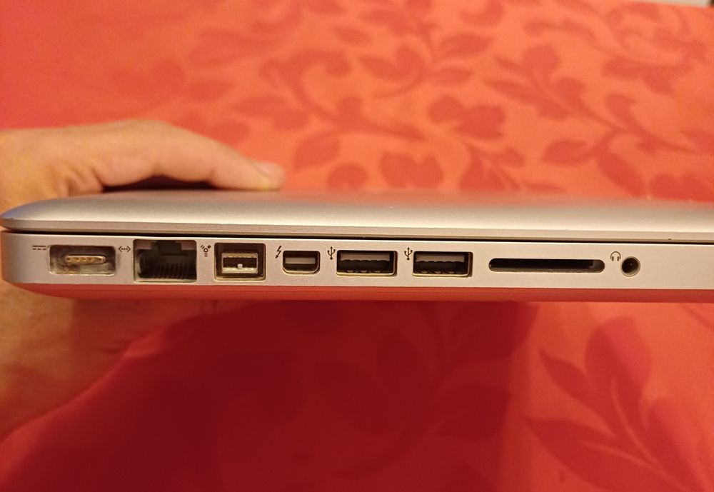 MacBook Pro 13' 2.5GHz Intel Core i5 4GB RAM 500GB