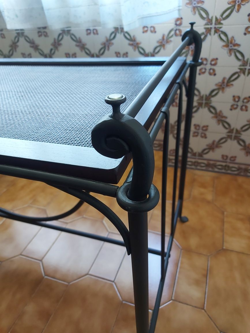 Mesa em ferro tubular