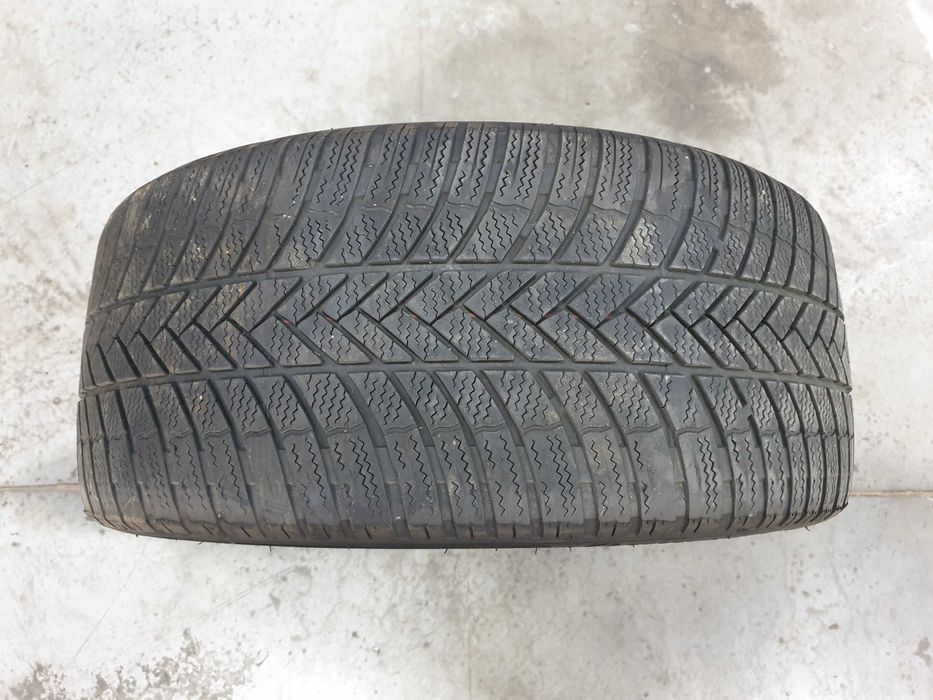 1szt. 245/40/19 98V Bridgestone Blizzak LM005 4mm 2021r [ 10543 ]
