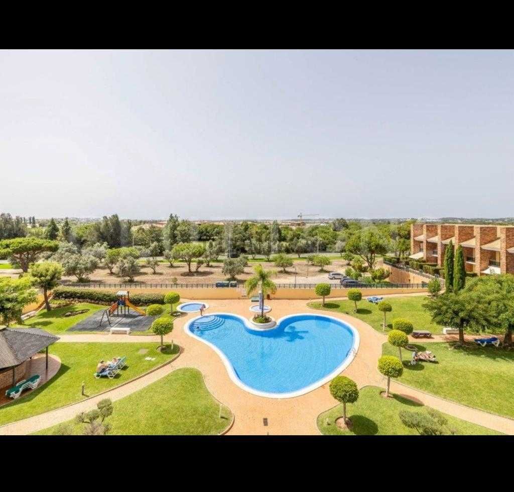 Para Alugar – Apartamento Moderno com Vista para o Golfe