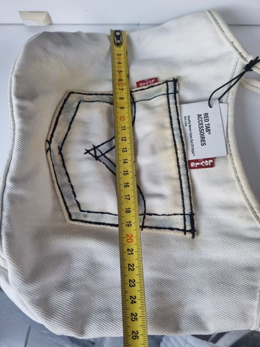 Levis Стильна невелика сумочка