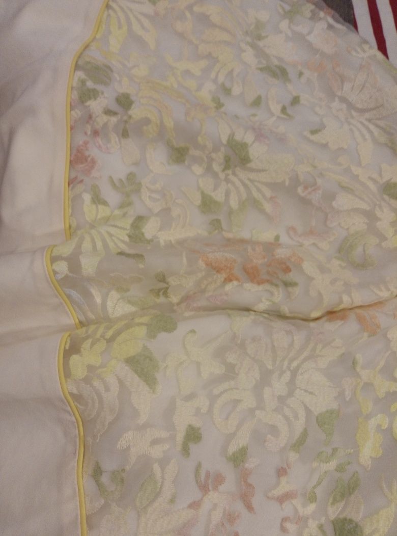 Elegancka rozkloszowana sukienka dekolt w serek koronka 38 (M)