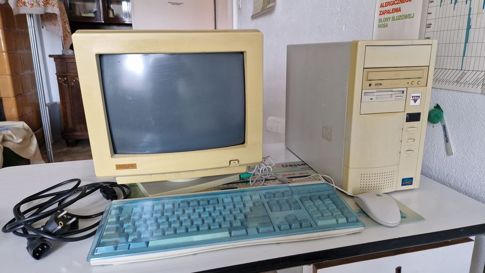 Monitor kineskopowy HIGHSCREEN 13.5 cala