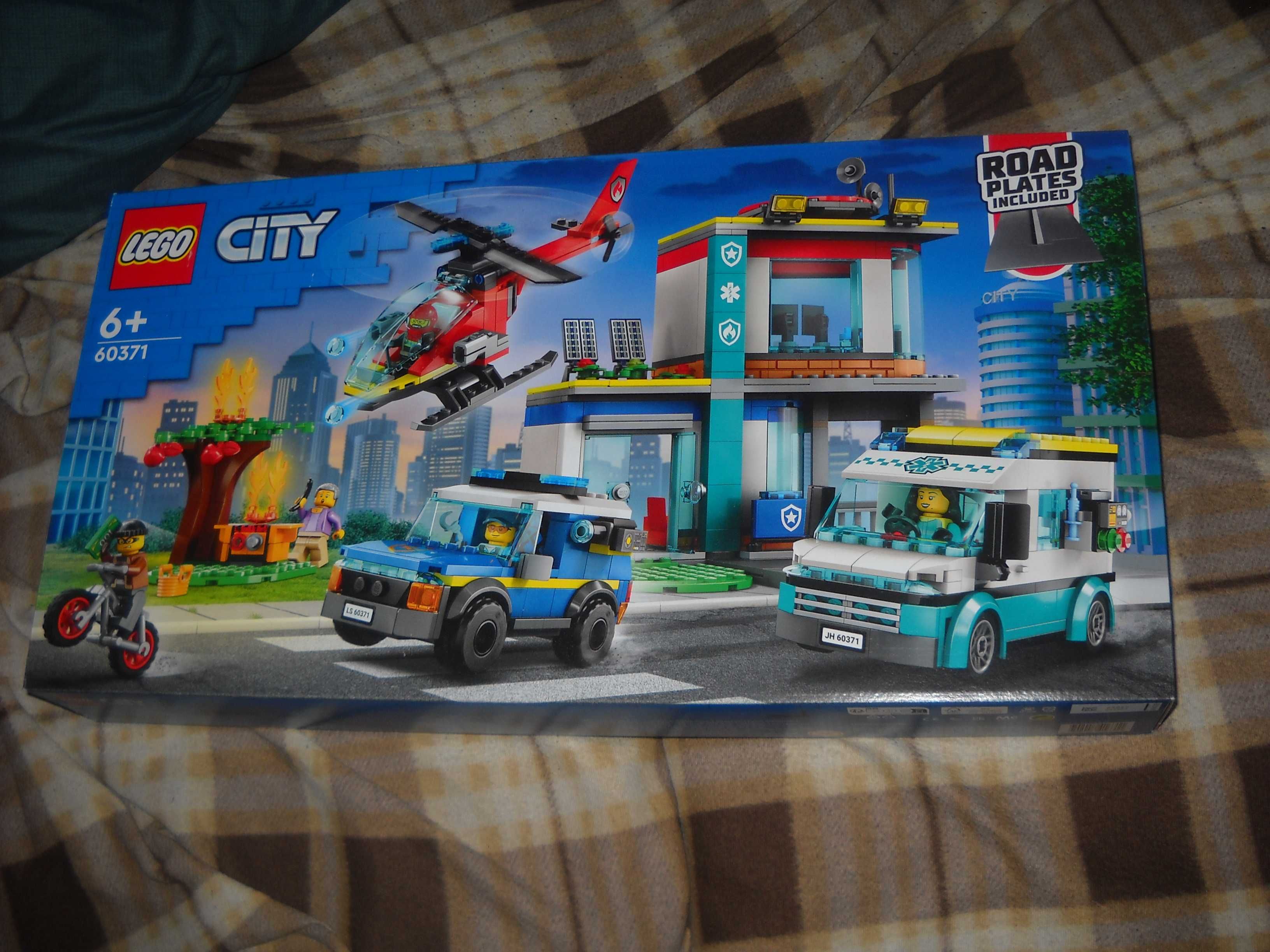 LEGO City 60371 Parking dla pojazdów uprzywilejowanych - Nowe