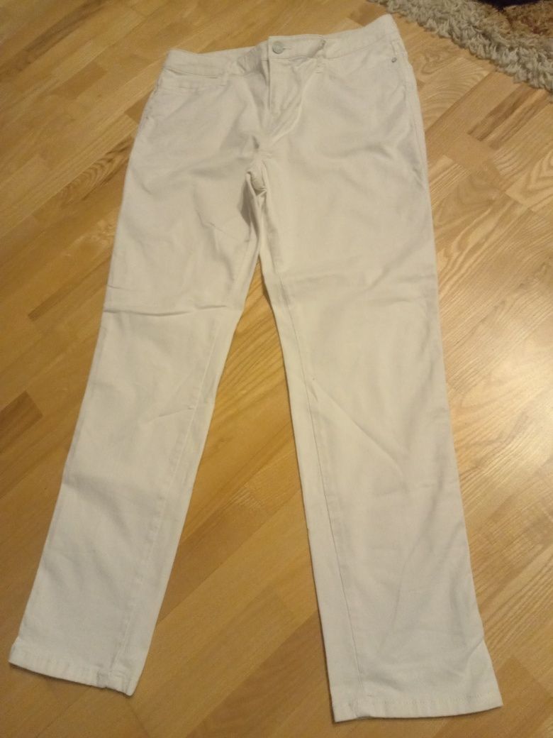 Białe spodnie jeansowe proste nogawki F&F rozm 40