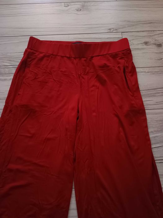 Czerwone spodnie damskie