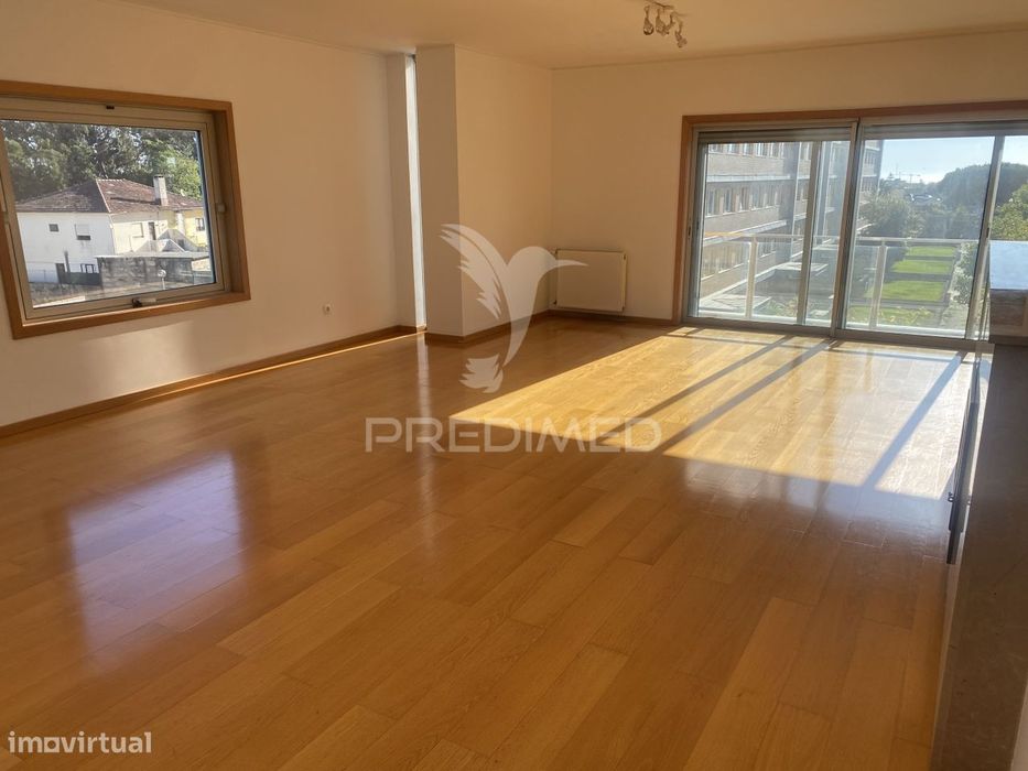 Arrenda-se Apartamento T4 Leça da Palmeira