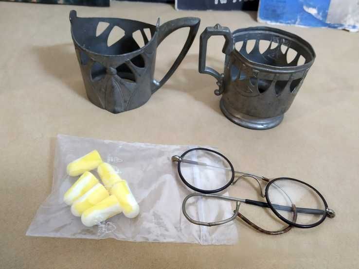 Приставка,окуляри,платівки,годинник,та інші цікаві речі