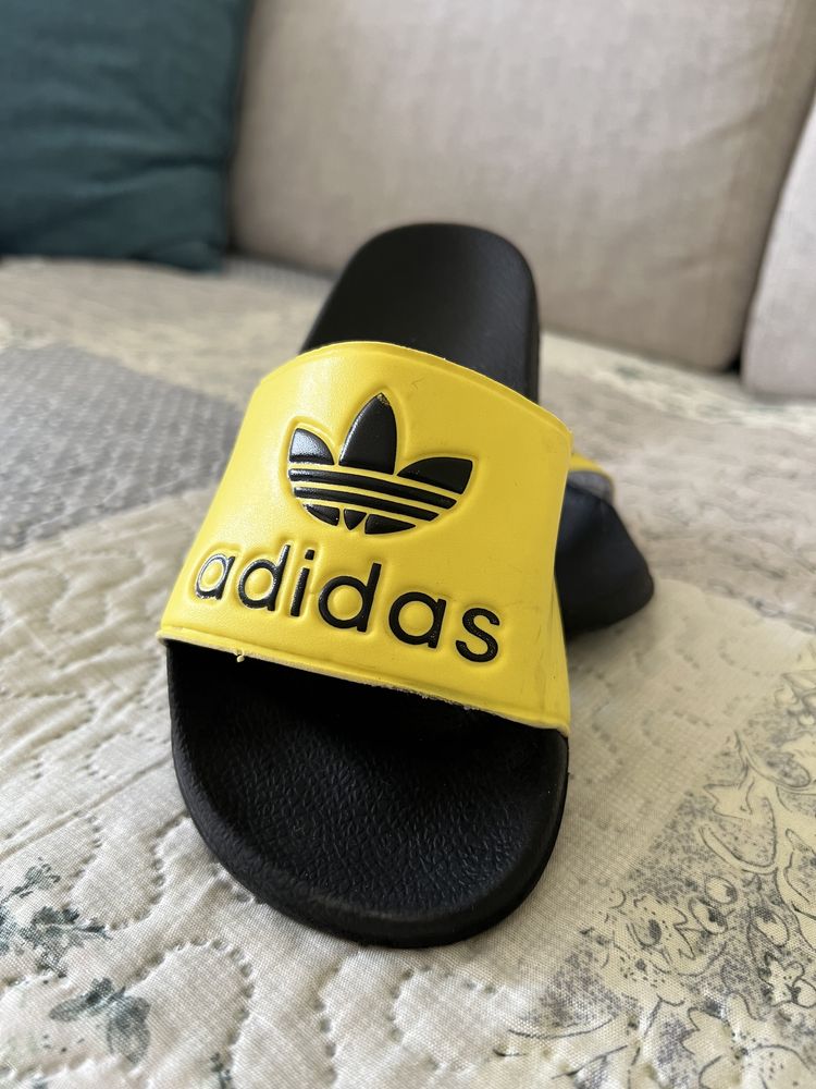Фірмові тапки Adidas