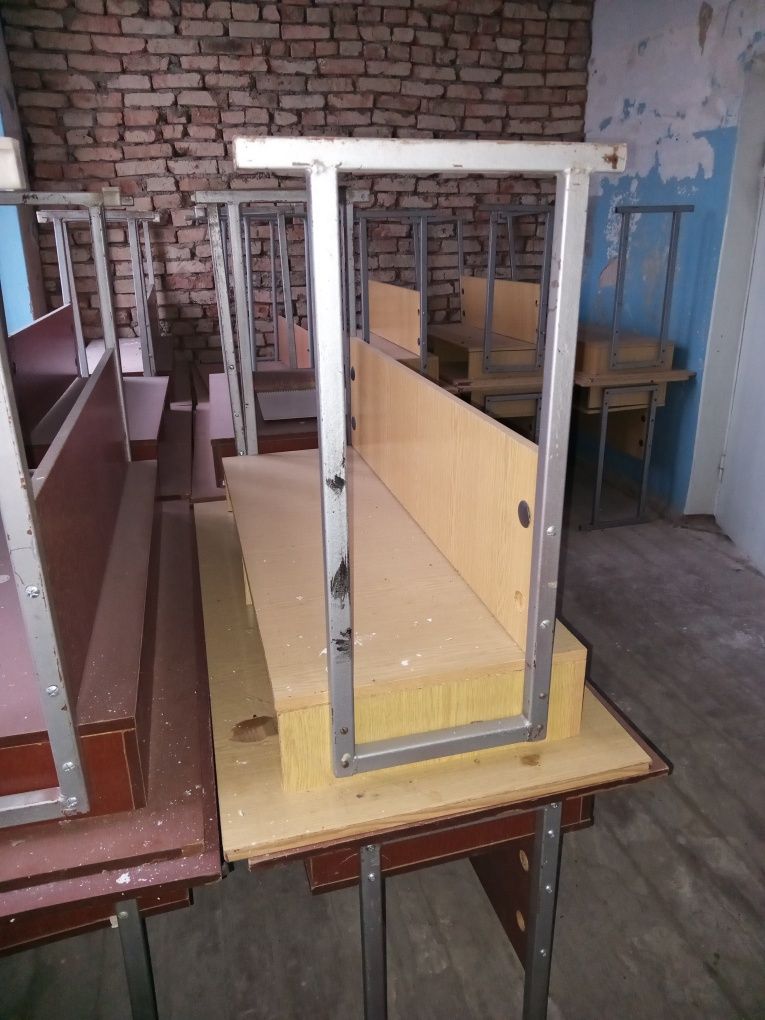 Шкільні парти стільці