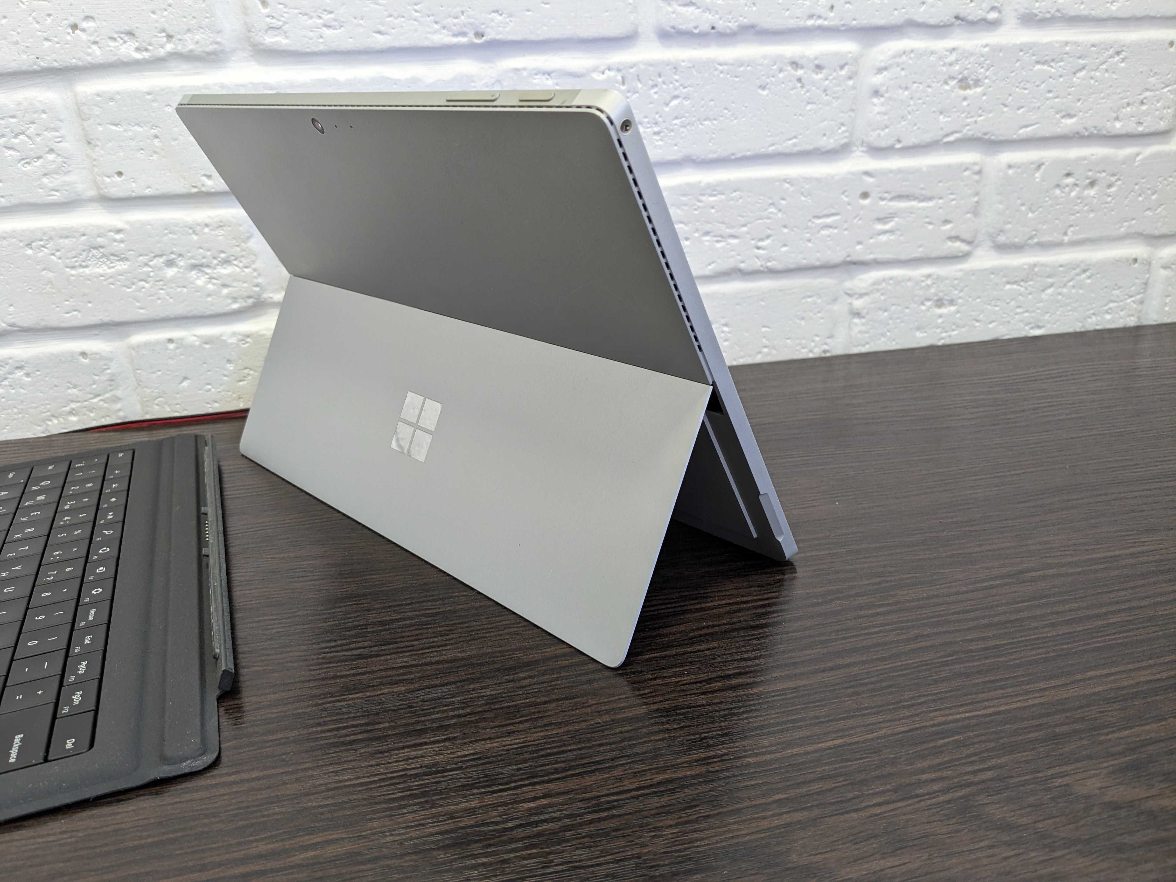 Microsoft Surface Pro 4 - 12.4" - Intel Core i5-6300U/8gb/256gb