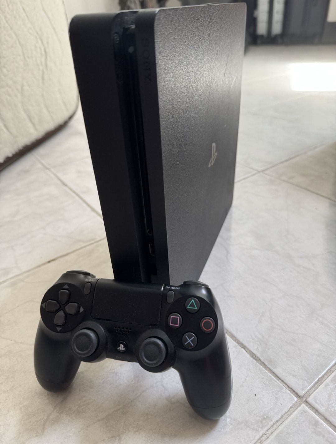 Playstation 4 (ps4 slim)