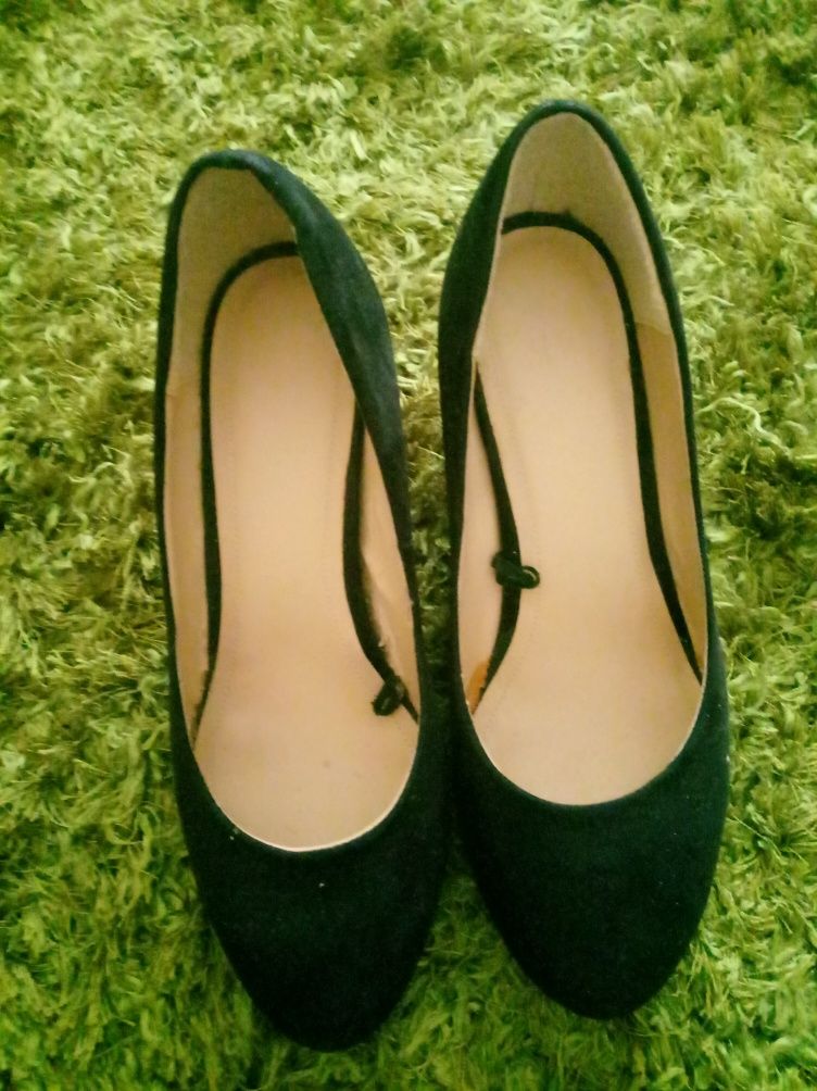 Sapatos para o dia-a-dia ou festas…10€ (n° 36)