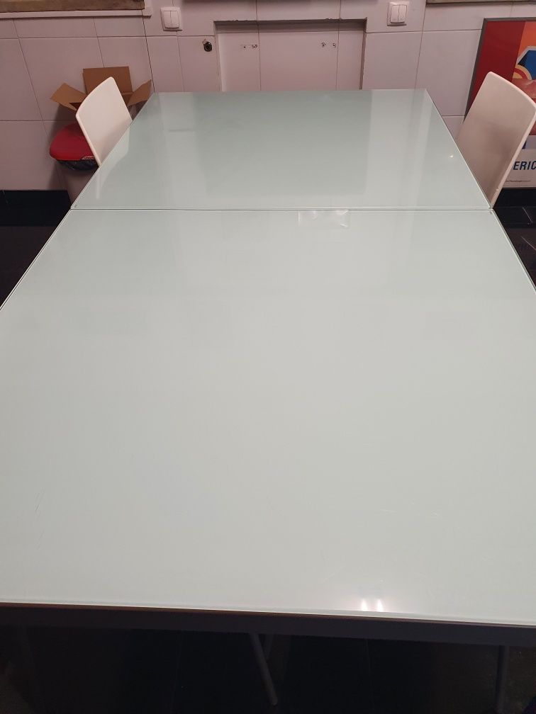 Mesa de vidro extensivel com 4 cadeiras