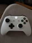 Pad xbox one model 1708 bardzo dobry stan.