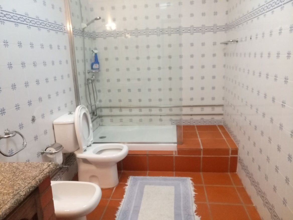 Arrenda se casa com 3 quartos em Arcozelo -Barcelos