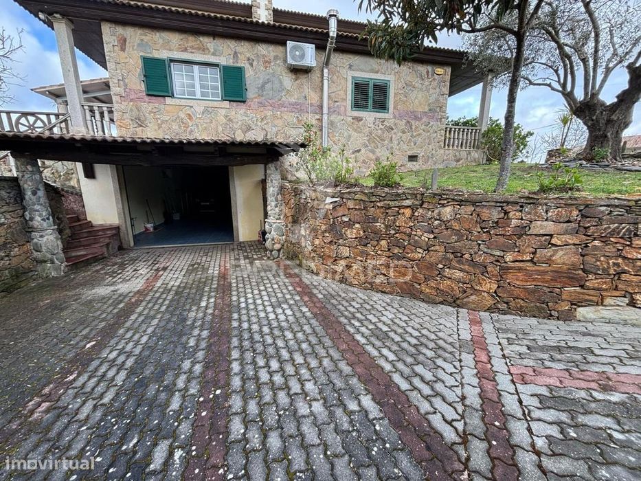 Quinta com moradia T4 e piscina