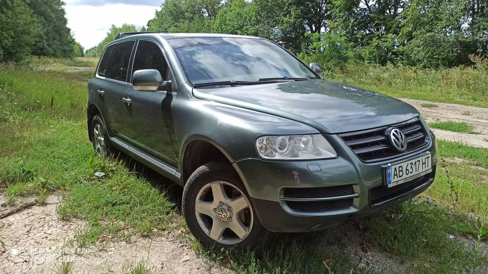Автомобіль Фольксваген туарег