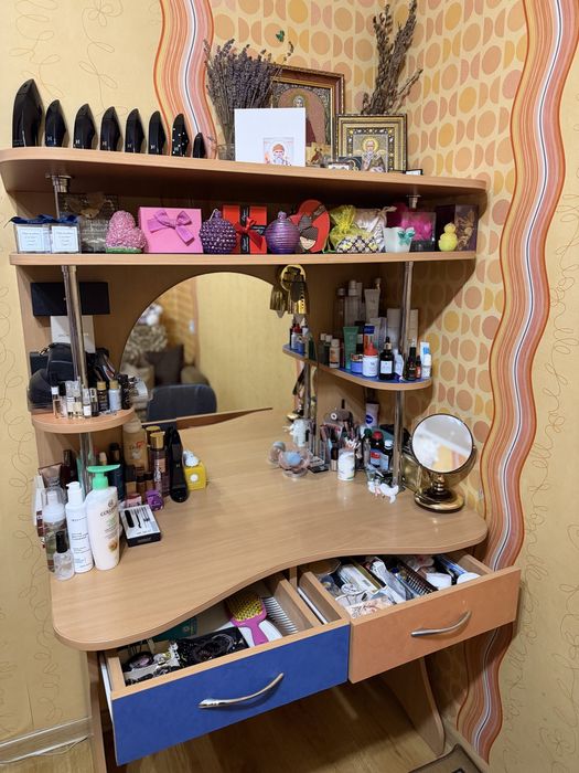 Мебель в детскую шкаф стол дитяча трюмо