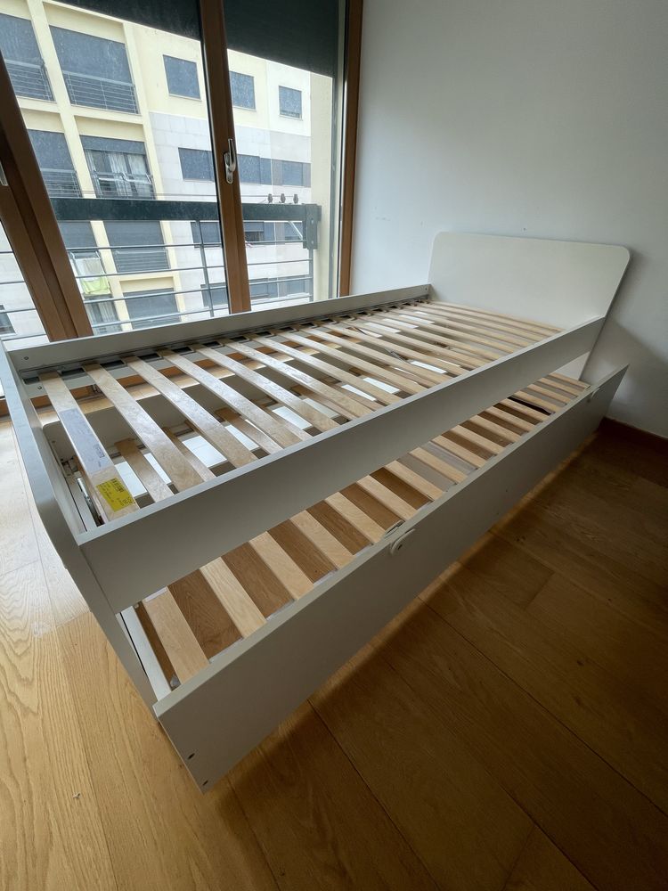 CAMA DUPLA IKEA | SLÄKT com estrados, colchões e proteções.