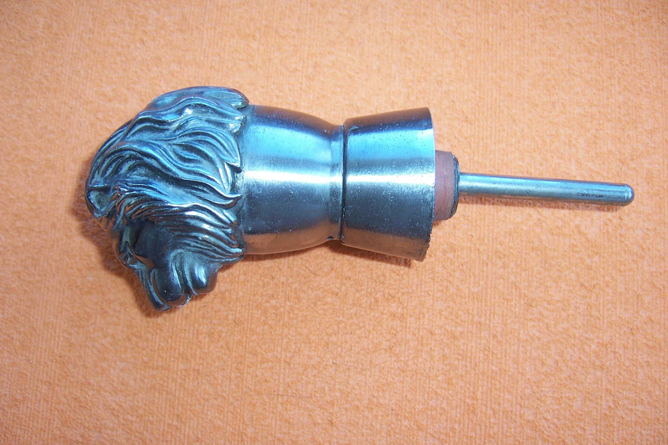 Rolha de Garrafa com Cabeça de Leão