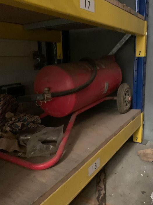 Varios óleos para hidráulicos motores e outros.  Vários lubrificantes