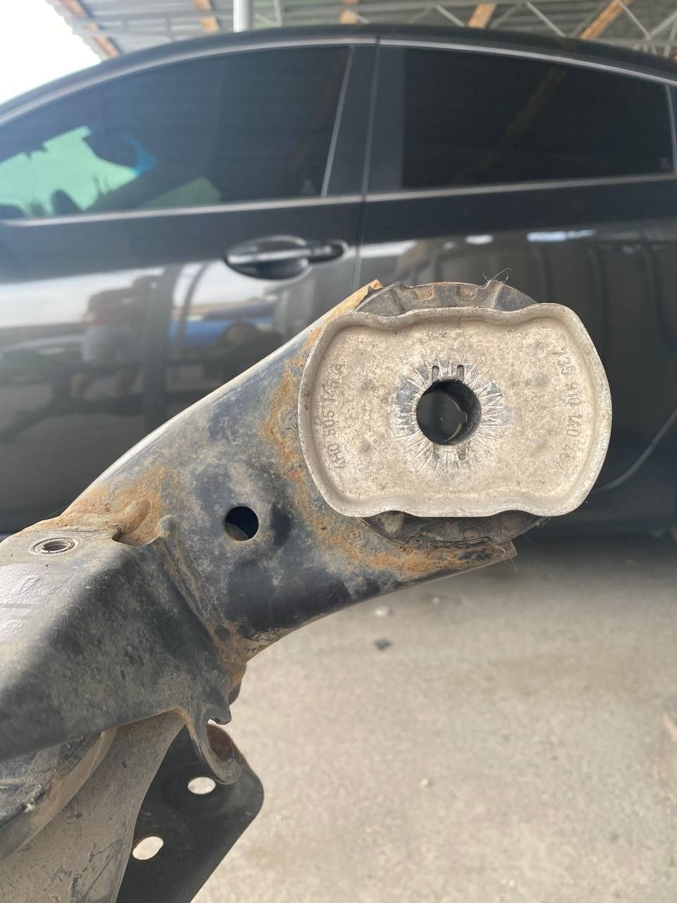 Задний подрамник балка на Audi A8, A6 4H0505248