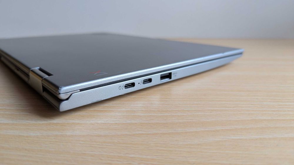 Сріблястий трансформер Lenovo ThinkPad X1 Yoga 3th на i7 з LTE-модемом