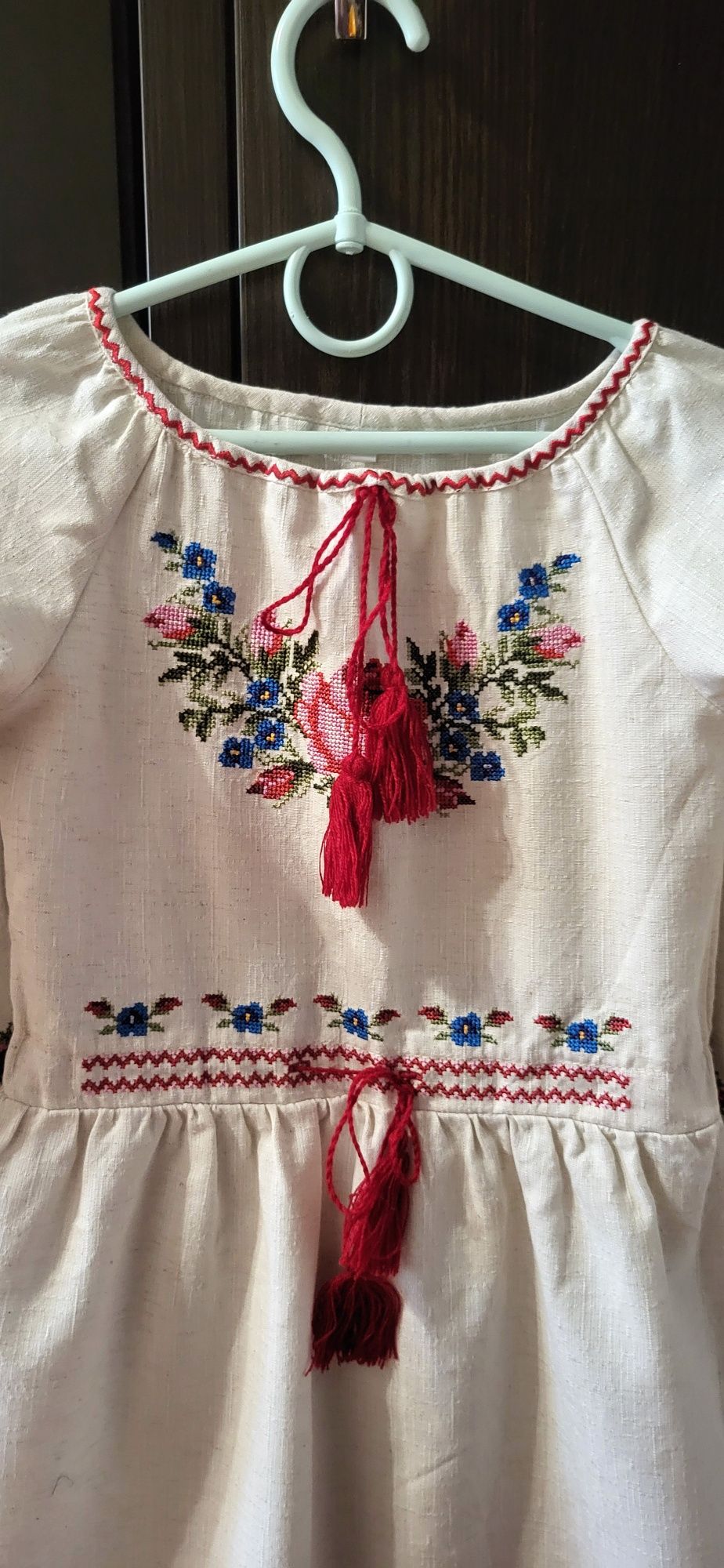 Продам сукню-вишиванку для дівчинки