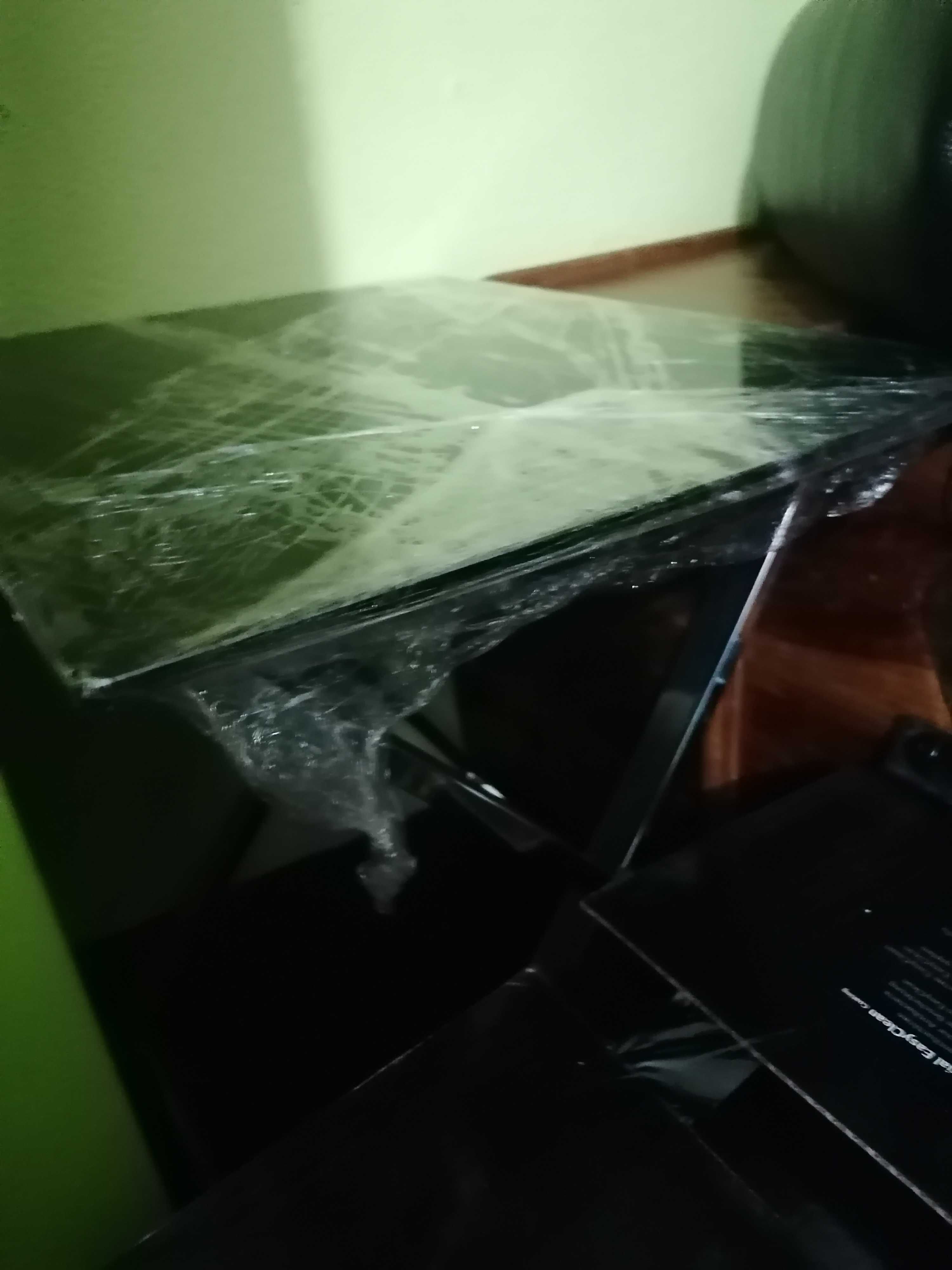 Mesa de sala de estar  em vidro