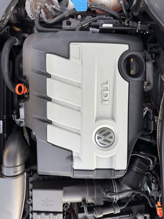 Кришка, кожух двигуна vw golf vag group 2.0 tdi CBDB