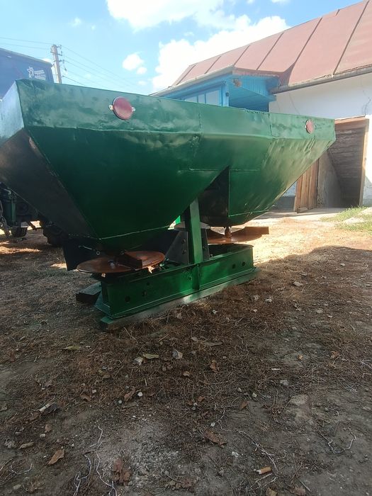 Продам розкидач добрив