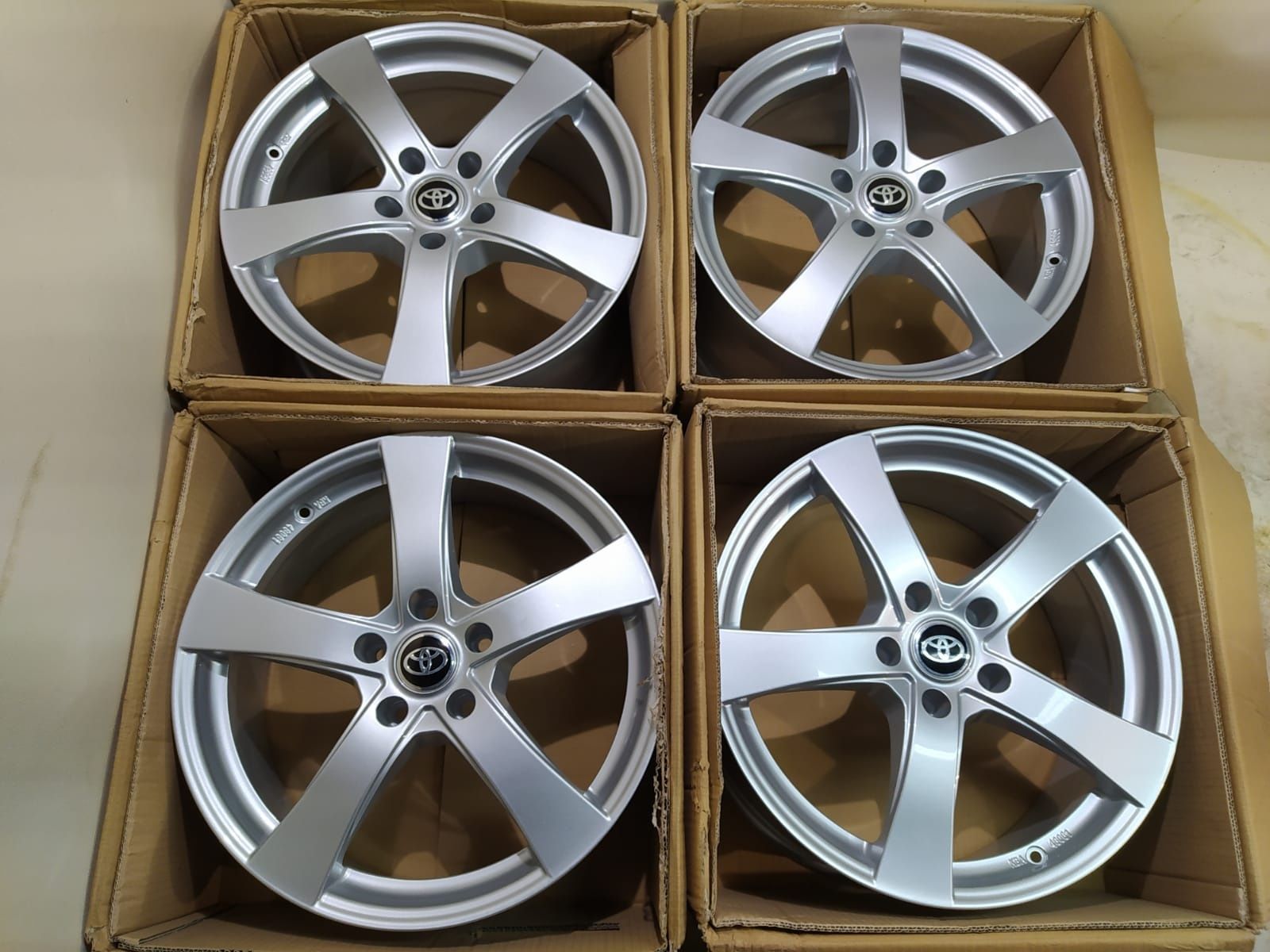 Felgi aluminiowe 5x114.3 8j et 45 18" toyota