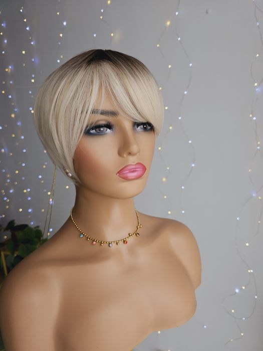 Krótka peruka blond odrost KBS-18