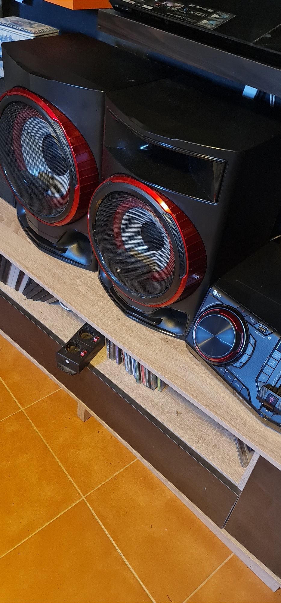 LG XBOOM CJ88 2900 wts RMS