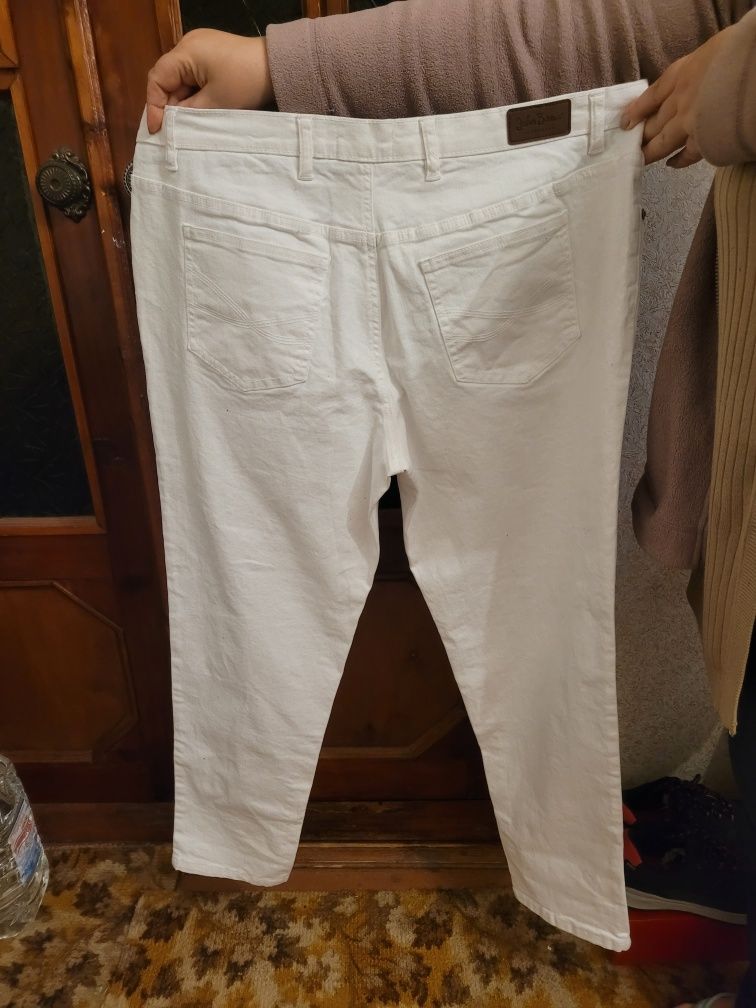 Продам нові білі джинси
