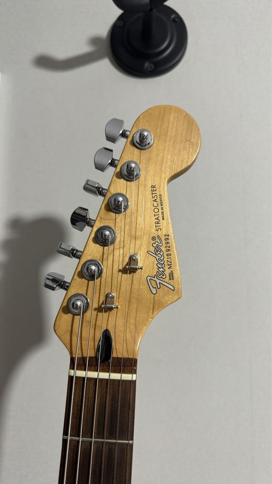 Продам Fender Stratocaster MIM