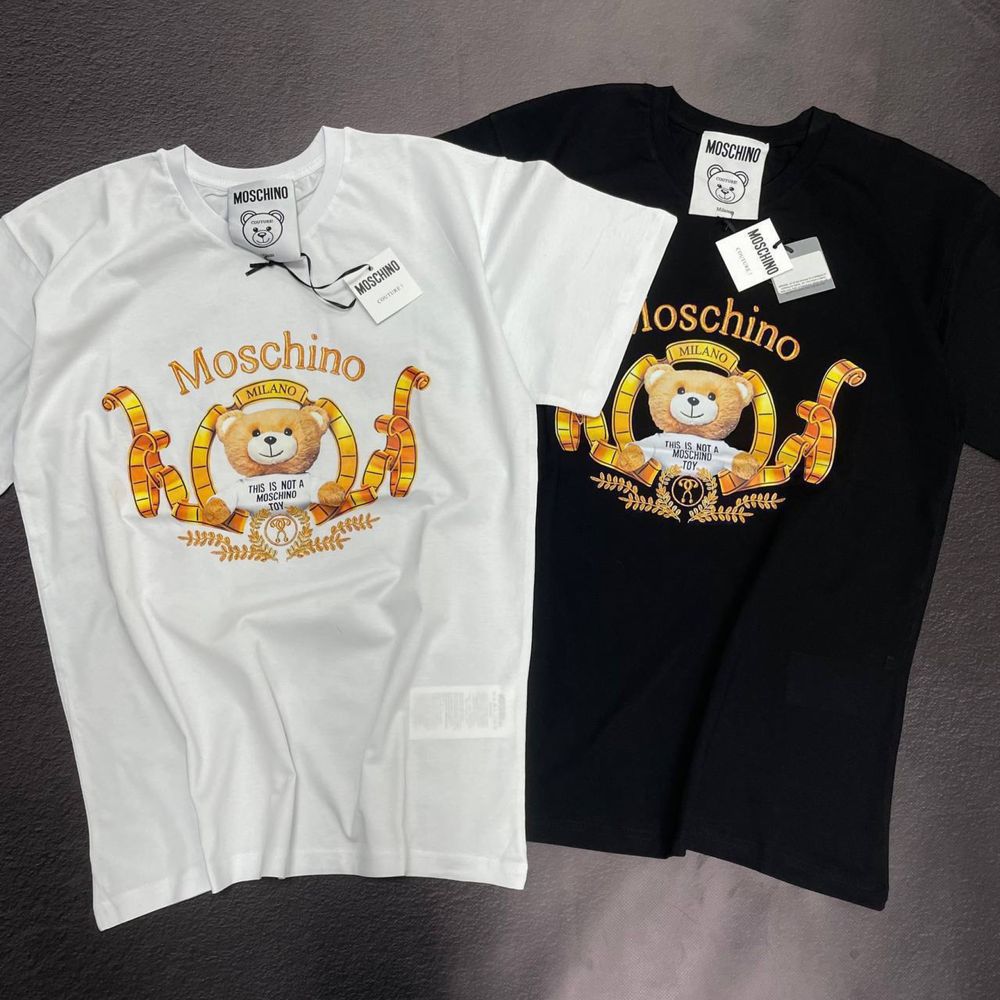 ШОУРУМ Женская футболка MOSCHINO 2024 WOMAN черная, белая оверсайз топ