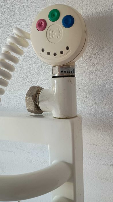 Grzejnik łazienkowy + grzałka elektryczna z termostatem